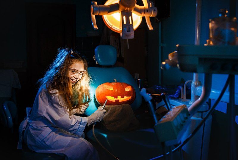 girl,dentist,jack,jackolantern,halloween,pumpkin,doctor,teeth This is gonna hurtphoto preview