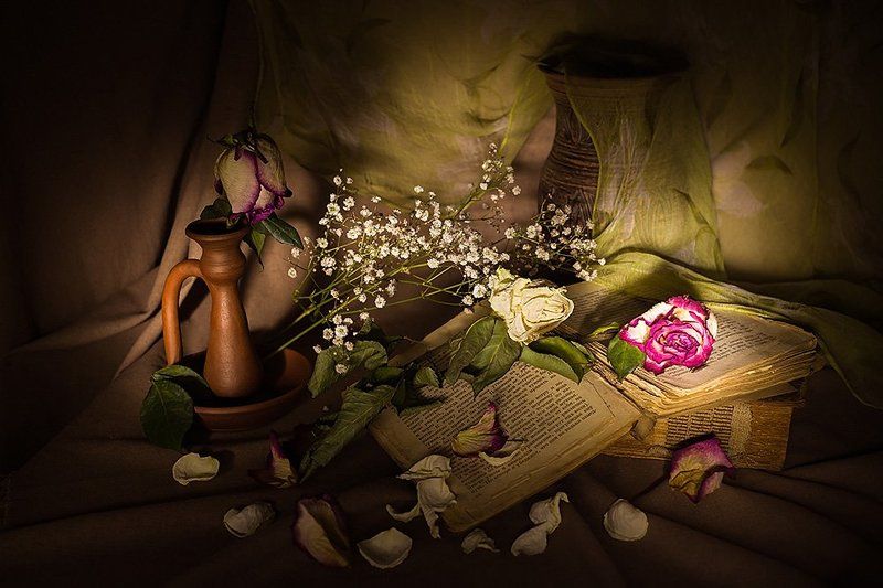 Натюрморт со старыми книгамиphoto preview