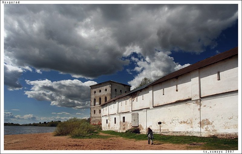 новгород У монастырской стены.photo preview