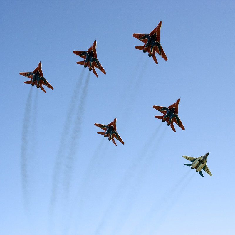 пушкин, авиашоу, стрижи Ещё один проход Стрижейphoto preview