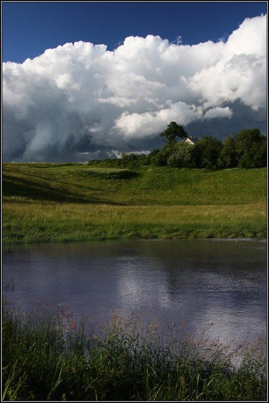 дом, дерево, куст, холм, трава, пруд, отраение, небо, облако, dyadyavasya Идиллияphoto preview