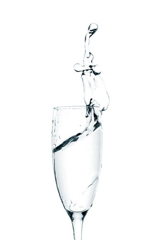 бокал, вода, брызги, студия, белый фон ***photo preview