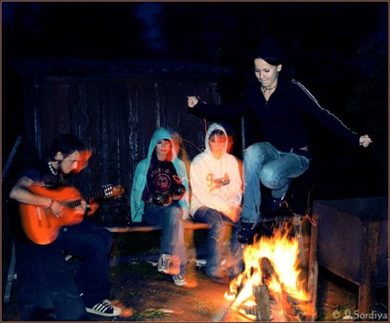 ночь, костер, прыжок ***photo preview