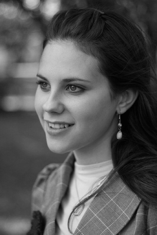 портрет, парк, девушка Минутная встреча в паркеphoto preview