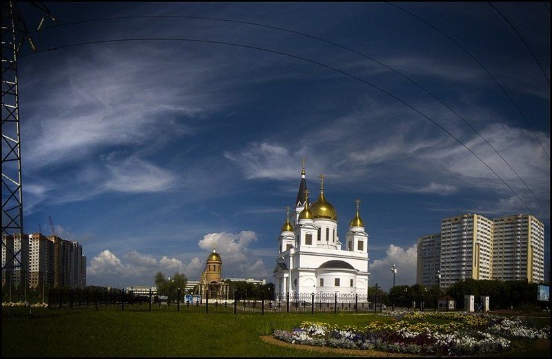 храм, небо, провода Субботнее эллектричествоphoto preview