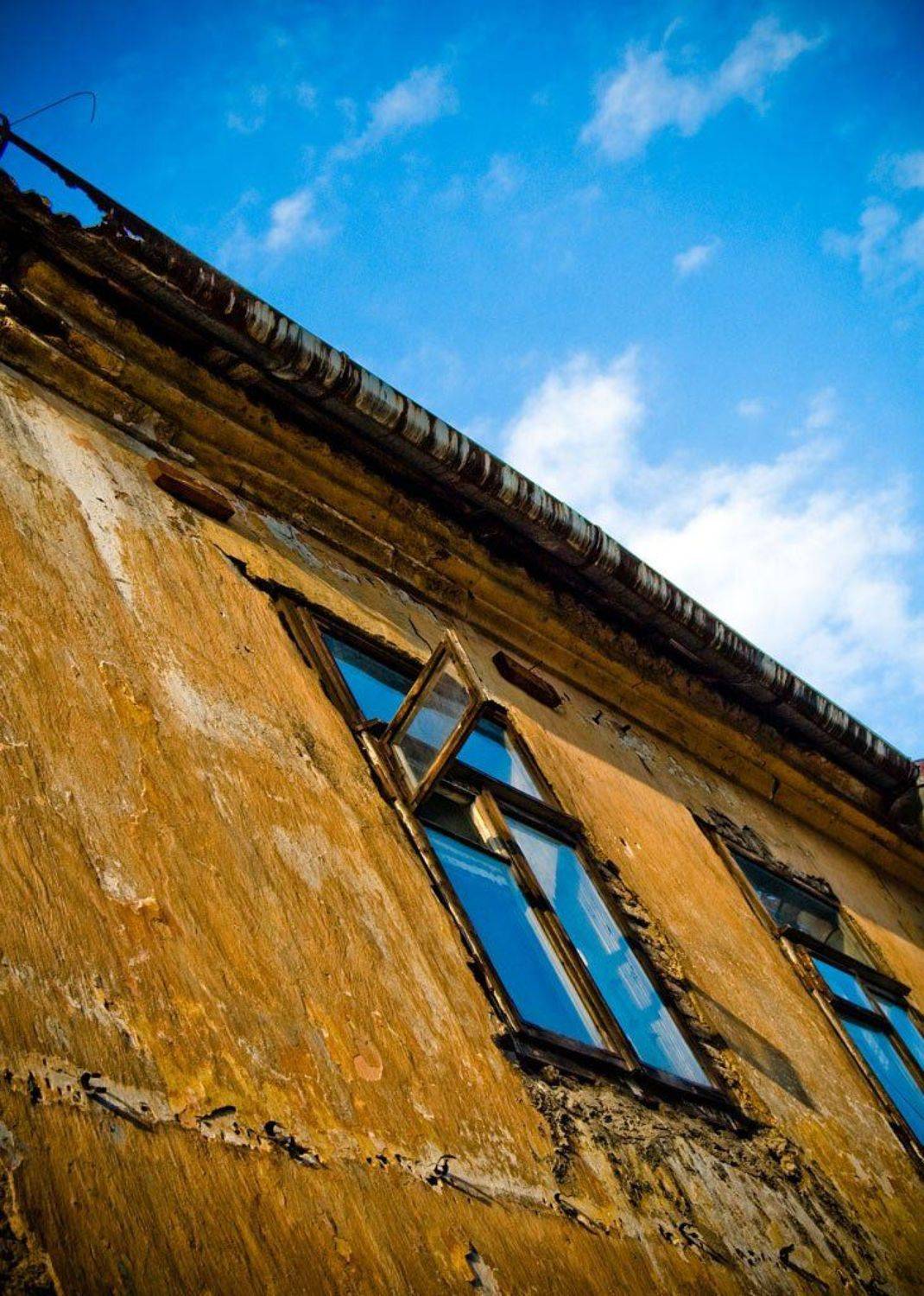 looking into havens (...окно в Европу...). Автор: Игорь окно ужупис вильнюс, Игорь