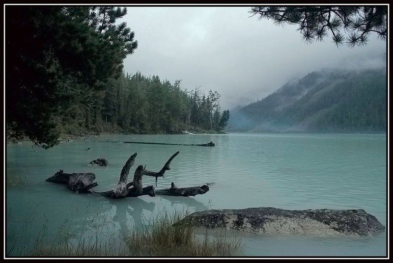 озеро , горы , утро Хмурое утро фото превью