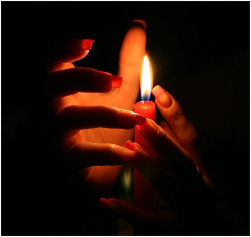 огонь,свет,свеча,руки приручая пламя главноеphoto preview