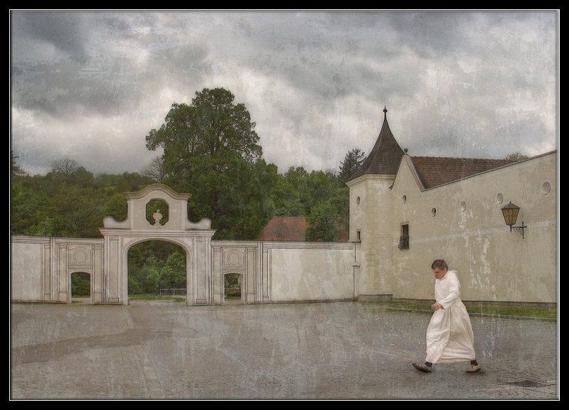 бенедиктинский монастырь Бенедиктинецphoto preview