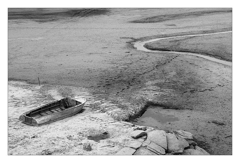 пруд, лодка, пустыня Здесь рыбы нет...photo preview