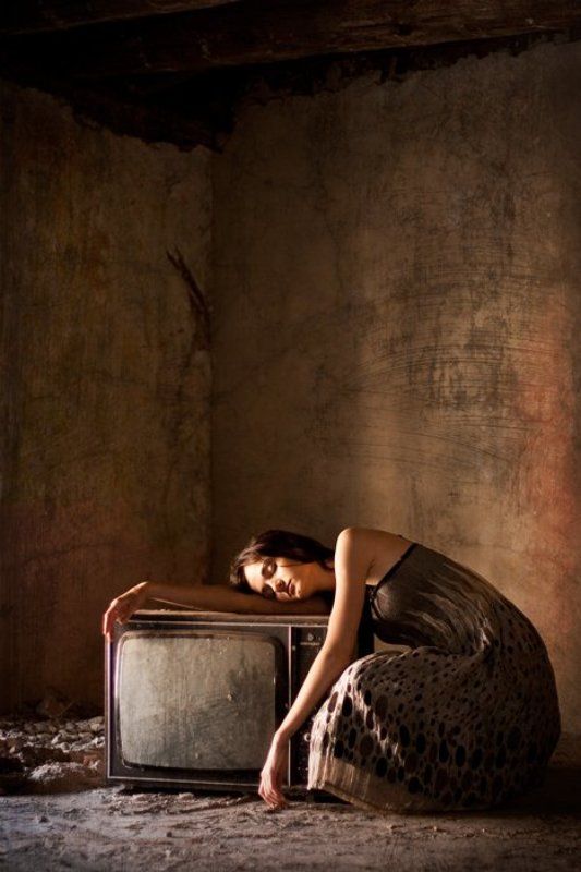 вслухаючись в покинуті речі фото превью