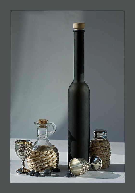 бутылка, бокалы Fade to gray...photo preview