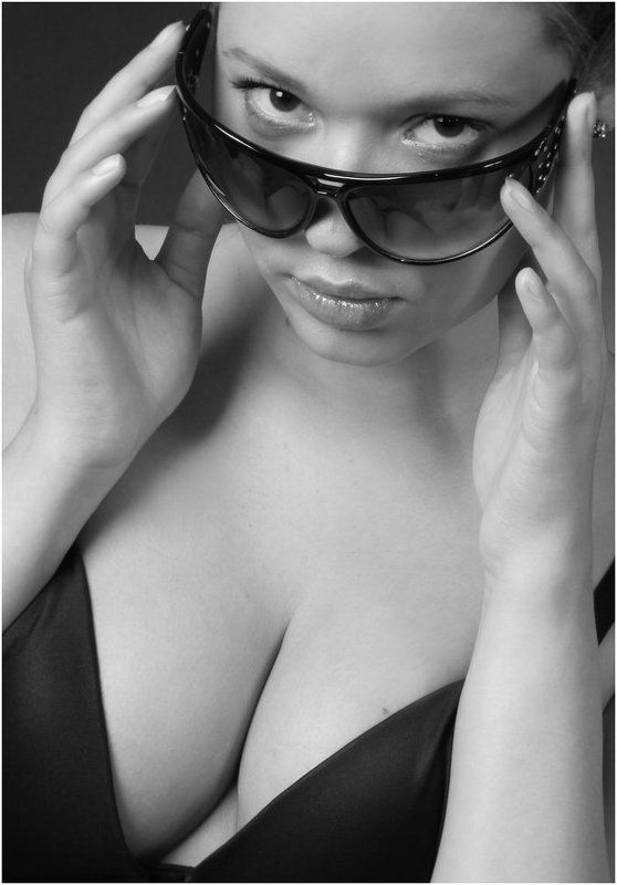 портрет, девушка, модель, очки такие разные взгляды...photo preview