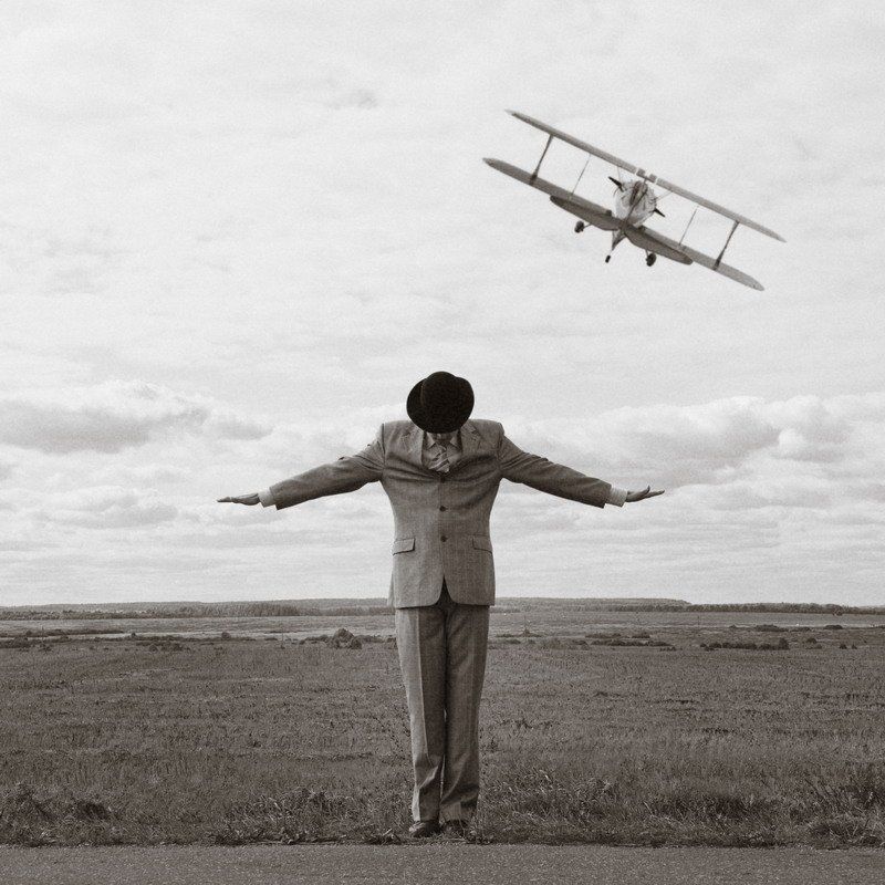 самолет, мужчина, поле, костюм Почему люди не летают?photo preview