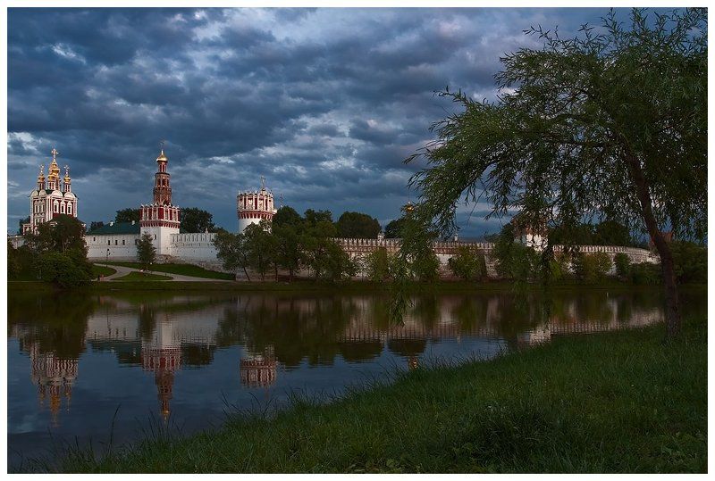 город, монастырь, пруд, вечер, пейзаж, отражения, небо Отражения 2photo preview