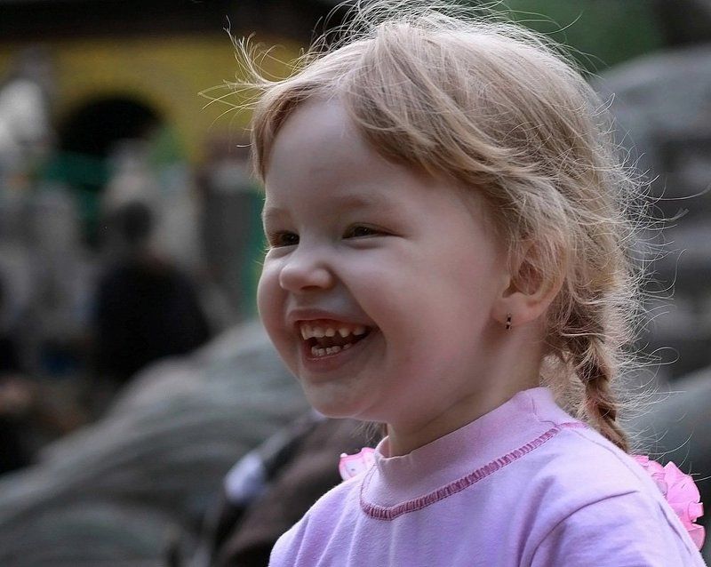 Счастье во дворе ...photo preview