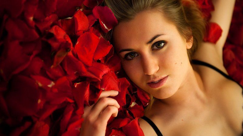 розы, девушка, страсть, красный, блондинка, портрет la vie en rose...photo preview