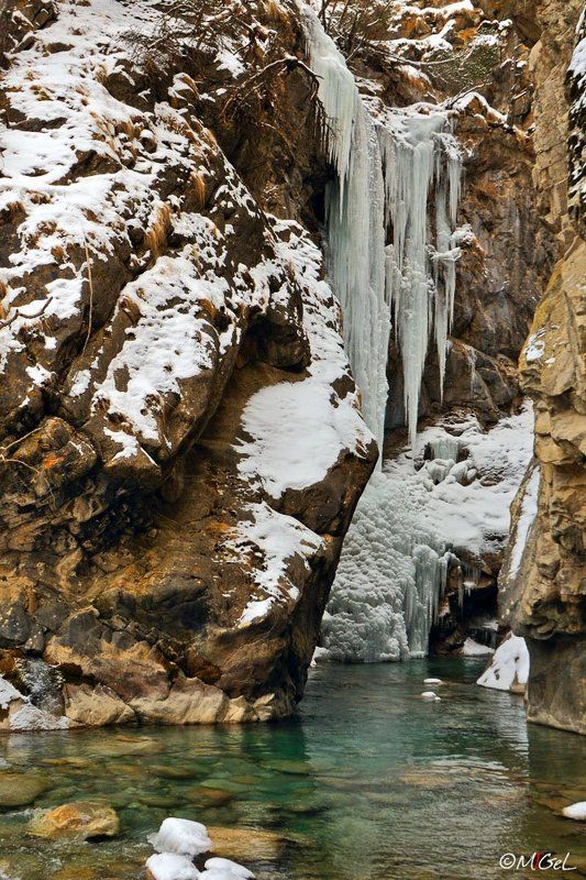 у водопадаphoto preview