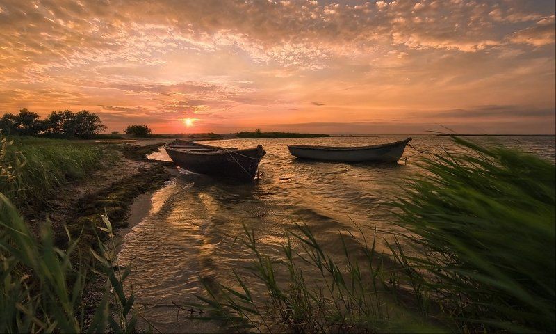 Июньским вечером в заливеphoto preview