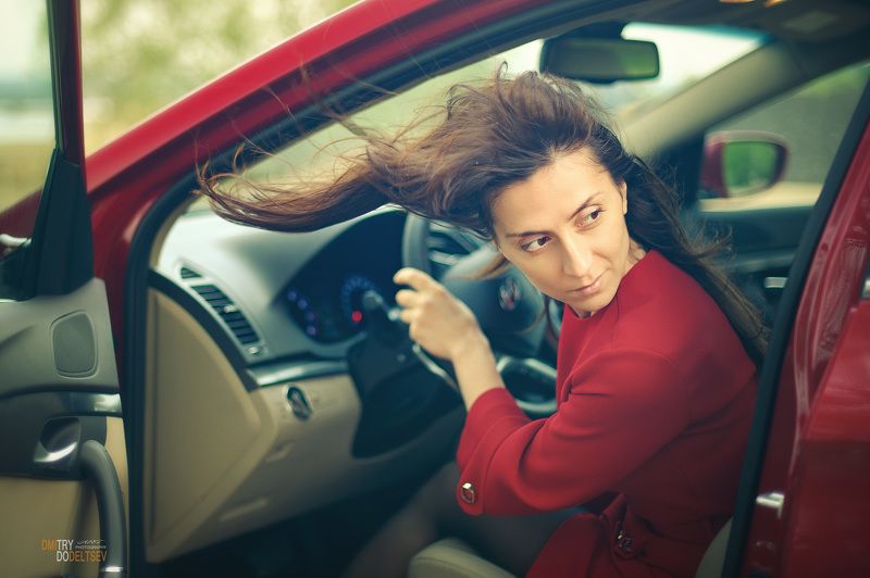 девушка, машина, ноги, туфли, каблук Портретphoto preview