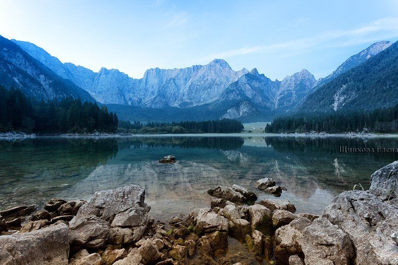 Рассвет на озере Фузини, Италияphoto preview