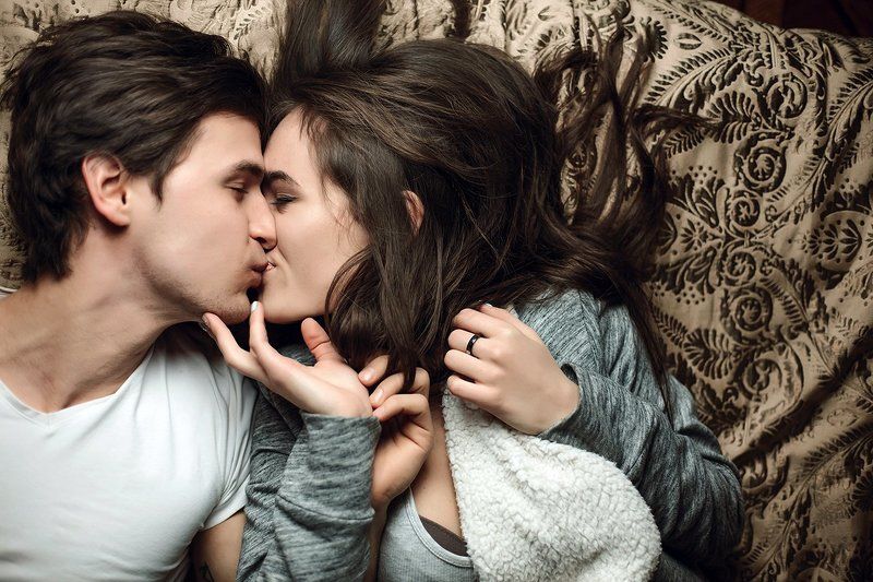 rumpled, партер, blin, chiernokozhii, iunosha, lakiei, mal\'chik, muzhchina, parien\', patsan, podrostok, riebiata, slugha, блин, лакей, мальчик, мужчина, парень, пацан, подросток, ребята, слуга, чернокожий, юноша, vzroslyi, взрослый, muzhchina, muzhskoi,  Pair Of Loversphoto preview