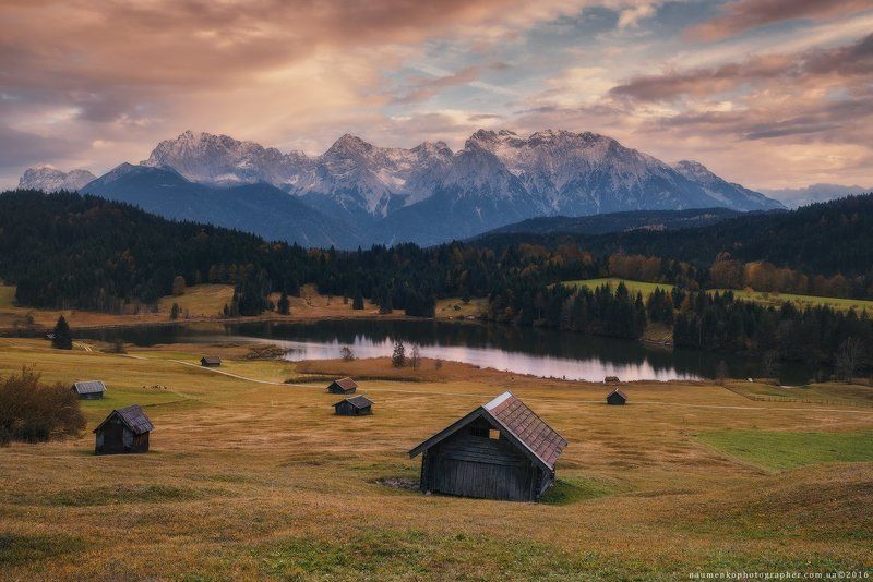 озеро, pentax, герольдзее, германия, карвендель, альпийский, миттенвальд, фон, бавария, осень, пейзаж, герольд, утро, природа, горы, пейзаж, альпы, вид, луг, небо, хижина, живописный, тихое, спокойный, сельская, местность, немецкий, баварская, идиллически Германия. Бавария. Вечер на озере Geroldseephoto preview