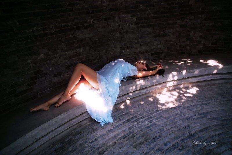 light and shadephoto preview