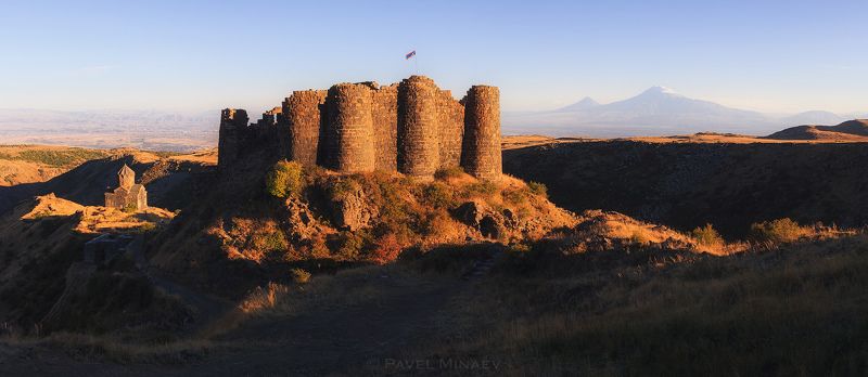 Крепость Амберд и Араратphoto preview