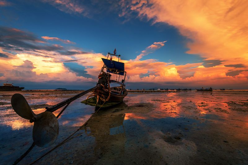 sunset, longtail boat,landscape, sea, water,clouds, sky, orange, fire Waitingphoto preview