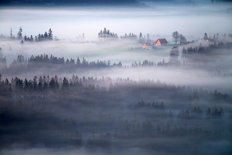 Red hutphoto preview