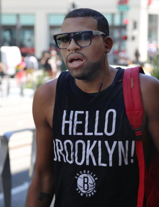 Ты думаешь, что я тебя не вижу? Ты ошибаешься, дружок! Хэлло, Бруклин !photo preview