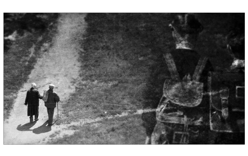 Смотрят облакаphoto preview