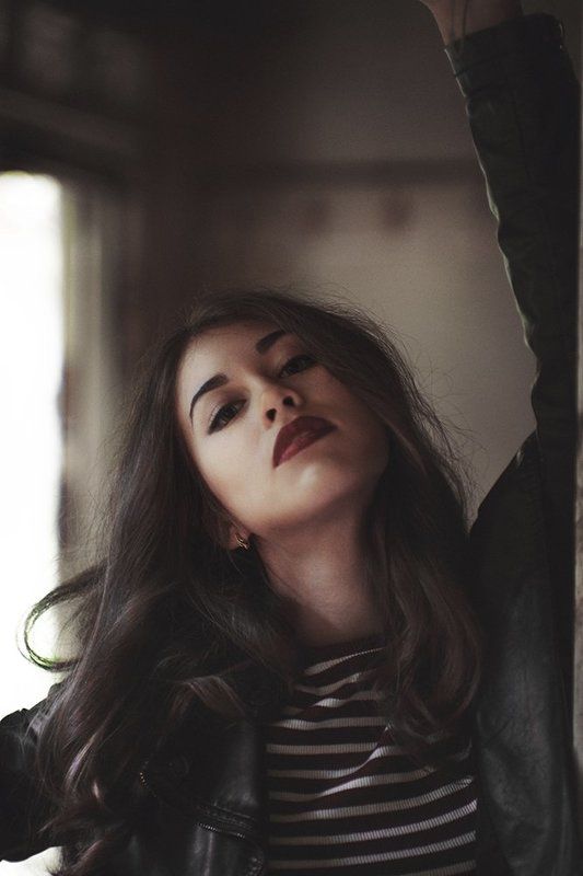 Девушка, естественный свет, улица, психология, эмоция, обработка, вызов,провокация, концепт, портрет,  Алиса фото превью