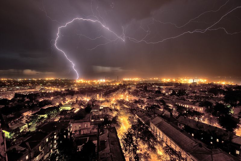 Одесса, гроза, молния, стихия Лицо стихииphoto preview