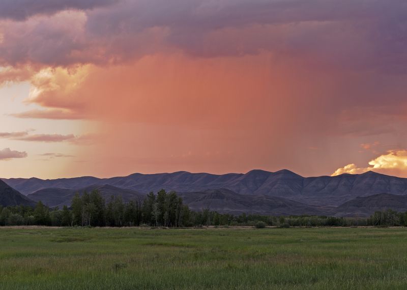пейзаж, природа, лето, вечер, закат, дождь, горы, облака, путешествие, россия, сибирь, тува Дождь на закатеphoto preview