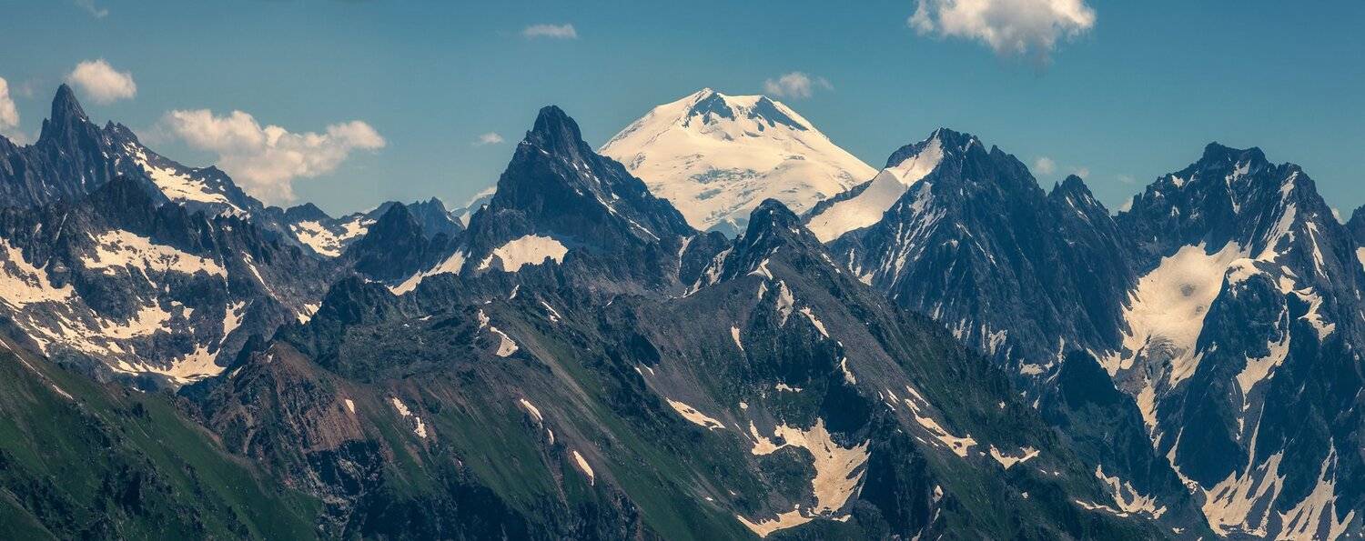 Подпирая небеса. Автор: Игорь Мелекесцев , Игорь Мелекесцев