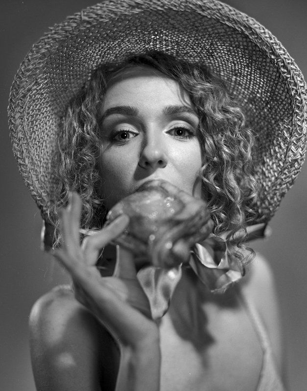 Art, Beauty, Black and white, Film, Fine art, Medium format, Retro, Гламур, Давыдов, Девушка в шляпе, Еда, Жанровый портрет, Забавная, Классическая, Красивая девушка, Приколы, Романтический портрет, Свето-тень, Сладости, Студийная Из чего же сделаны девочки...photo preview