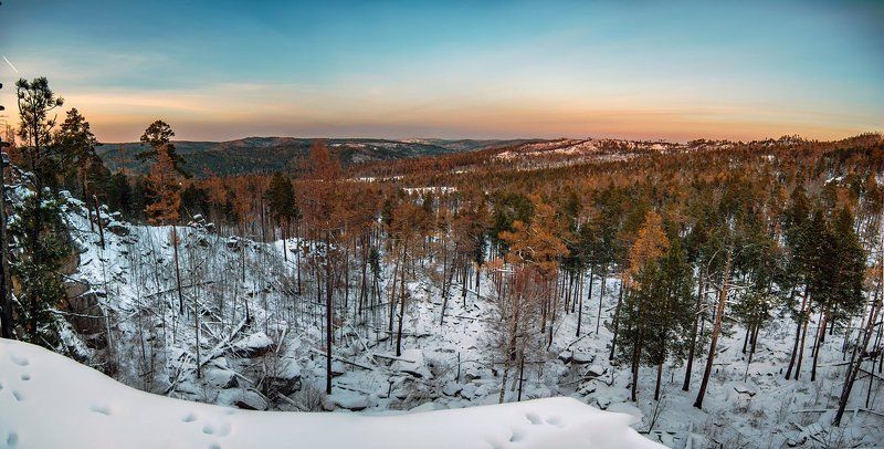 На одном из скальников Олхинского плато.photo preview