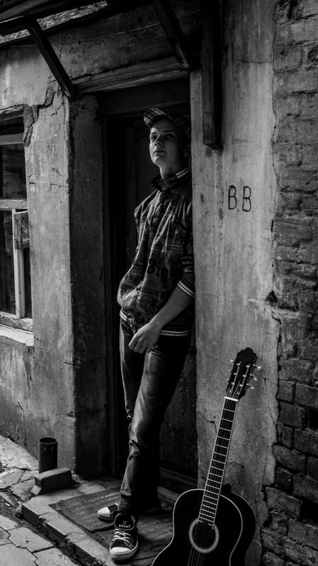 жанровый портрет, жанр, черно-белое фото, стиль, парень, black and white photo, Музыкант фото превью