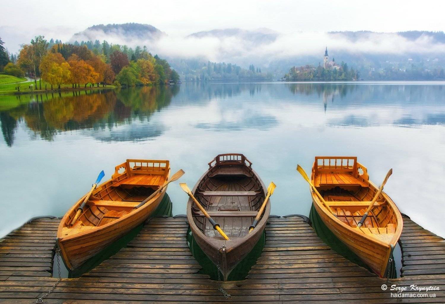 Moored. Автор: Haidamac slovenia, bled, boats, calm, lake, tranquility, autumn, Haidamac