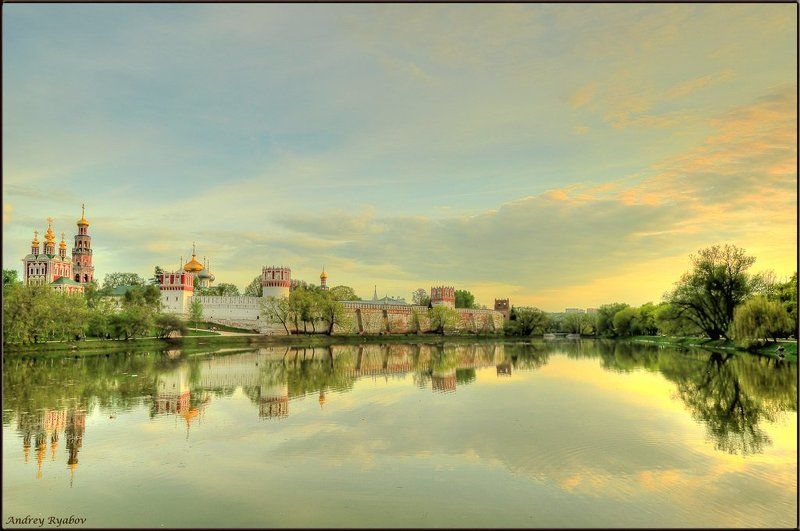 новодевичий, монастырь Молитва уходящего дня...photo preview