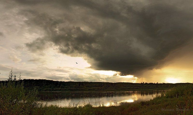 архангельская область, река онега. Приближение солнечного дождя...photo preview