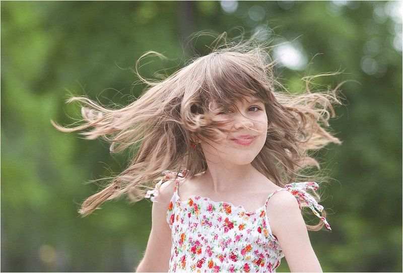 летнее, настроение, детское, счастье, глаза, ребенок, девочка, юная, леди, летящие, волосы, ветер, парк Летнее настроениеphoto preview