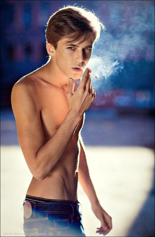 портрет, мужчина, курить, дым Пашаphoto preview