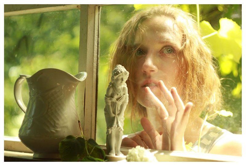 интерес по ту сторону оконphoto preview