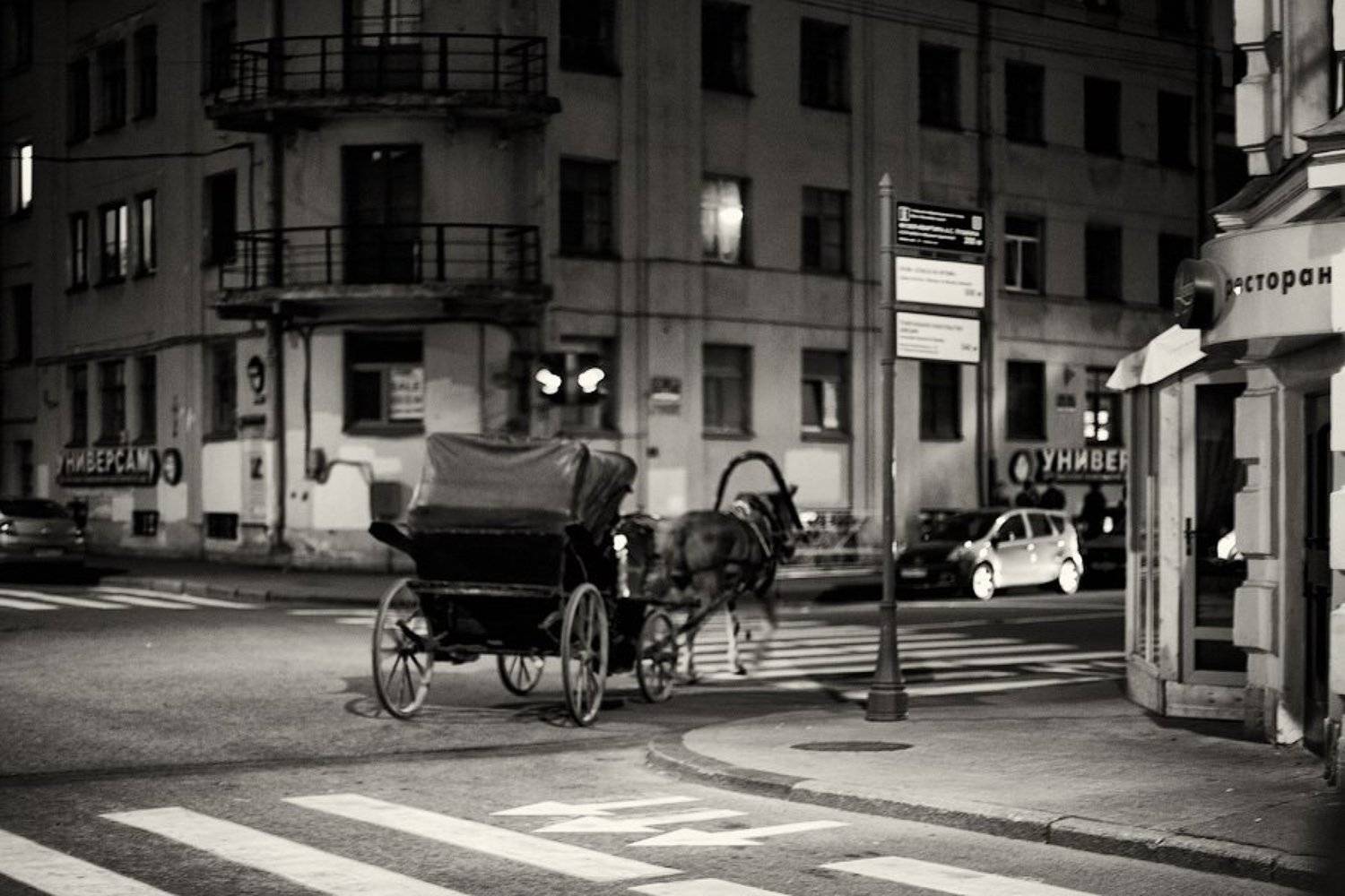 Призрак прошлого. Автор: Дмитрий Шамин россия, санкт-петербург, город, улица, карета, ложадь, перекресток, призрак, dyadyavasya, Дмитрий Шамин