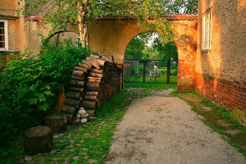 калининградский, дворик На дворе трава, на траве дроваphoto preview