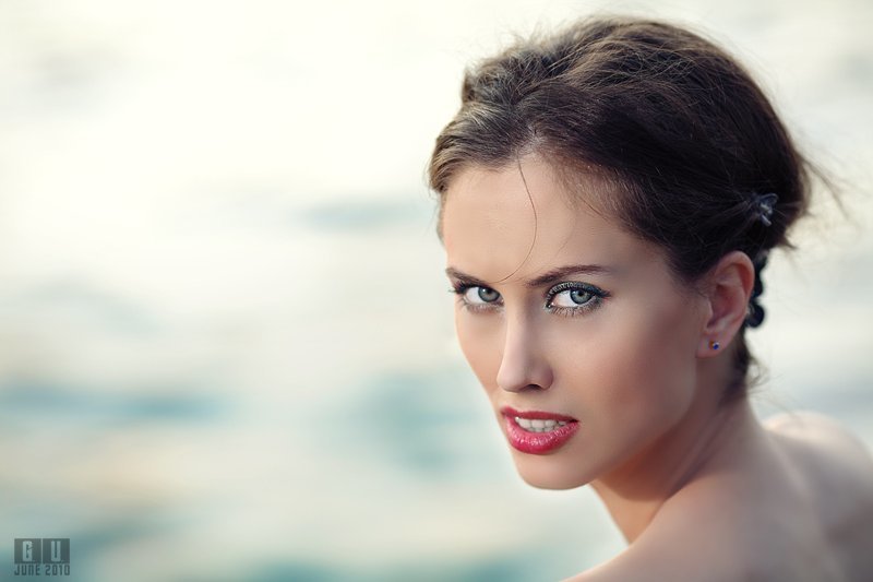 девушка мёдphoto preview