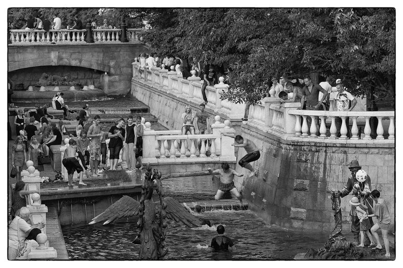 Moscow Russia People Park Summer Photo Walking among the Russians.photo preview
